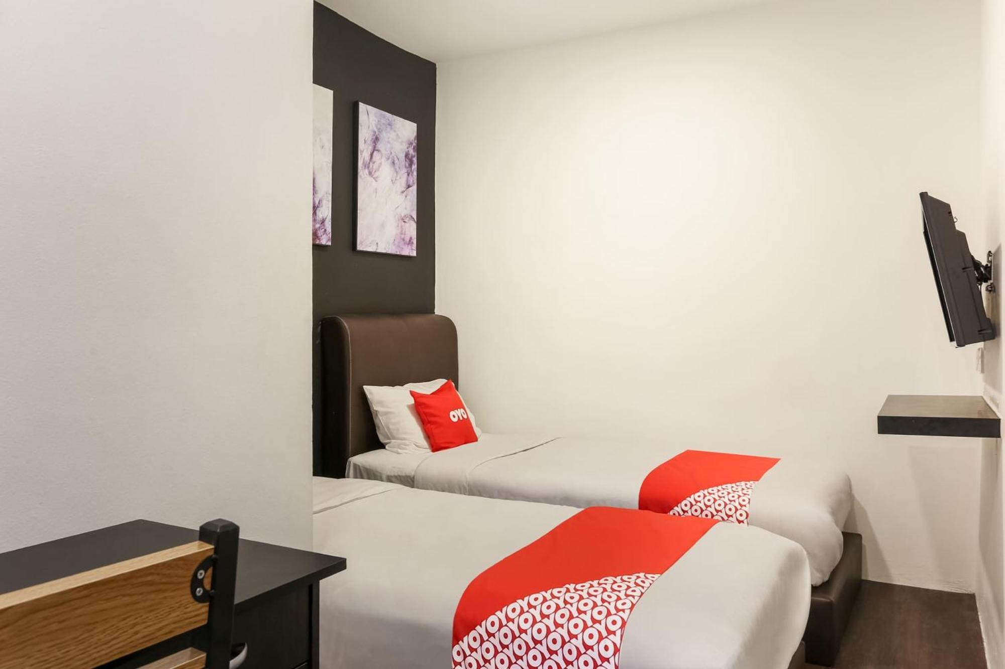 Oyo 90460 Hotel Kl2F Rest & Go Shah Alam Bagian luar foto