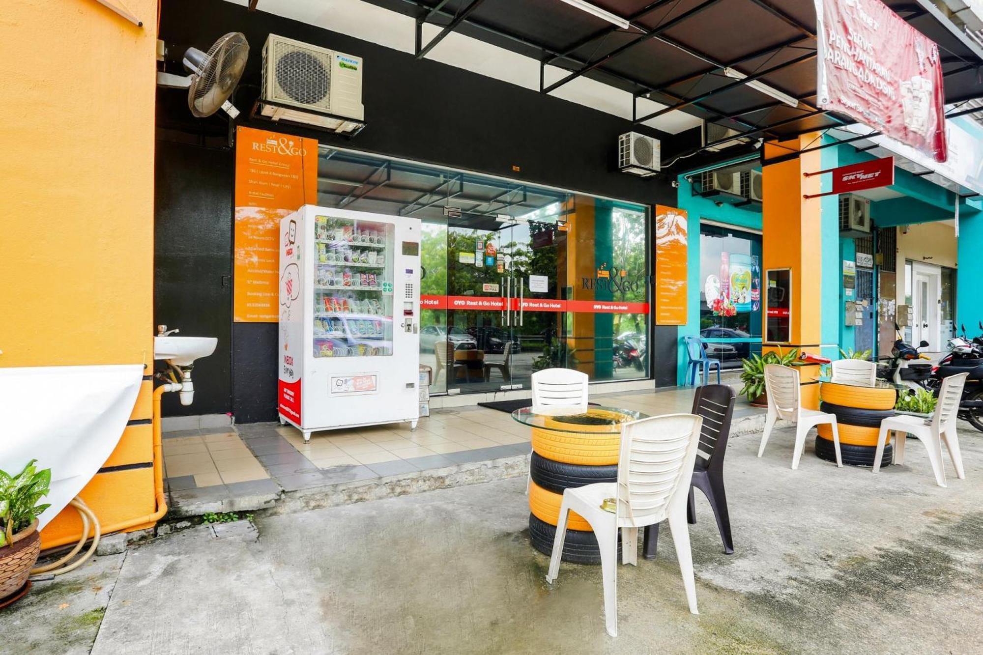 Oyo 90460 Hotel Kl2F Rest & Go Shah Alam Bagian luar foto
