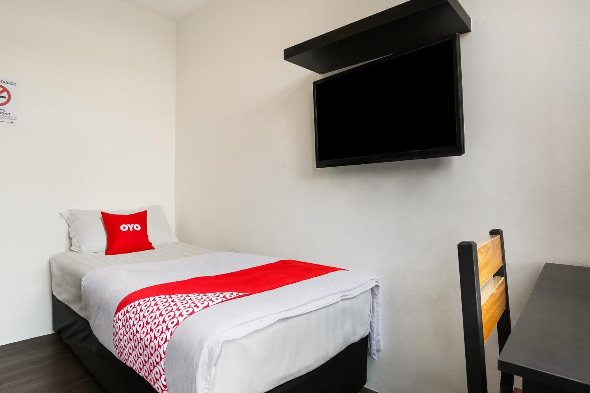 Oyo 90460 Hotel Kl2F Rest & Go Shah Alam Bagian luar foto